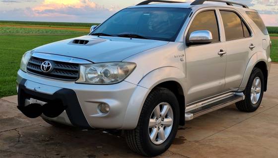 TOYOTA HILUX SW4 3.0 SRV 4X4 7 LUGARES 16V TURBO INTERCOOLER DIESEL 4P AUTOMÁTICO